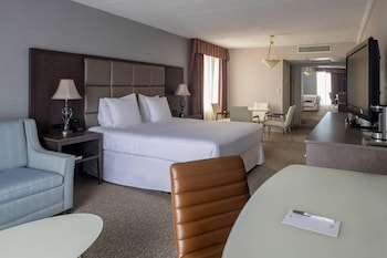 Suite, 1 King Bed, Non Smoking (Sitting Area)