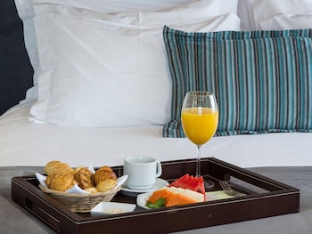 Suite, 1 King Bed, Non Smoking (Sitting Area)