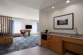 Suite, 1 King Bed, Accessible, Non Smoking