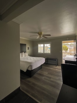 Standard Room, 1 Queen Bed (Second floor)