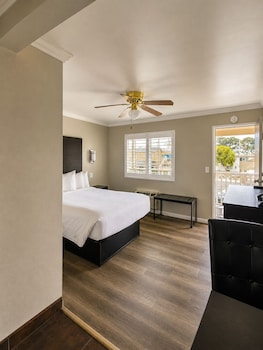 Standard Room, 1 Queen Bed (Second floor)