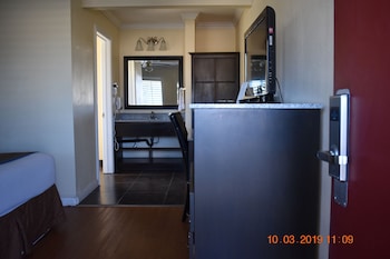 Standard Room, 1 Queen Bed (Second floor)