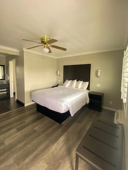 Standard Room, 1 Queen Bed (Second floor)