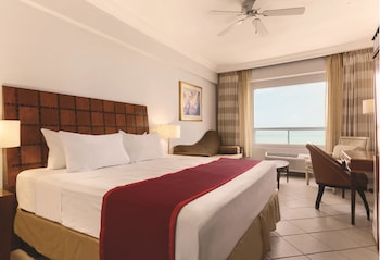 Deluxe Suite, 1 King Bed, Non Smoking (Junior)