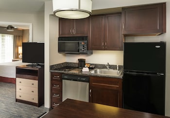 Suite, 1 Queen Bed, Accessible, Bathtub