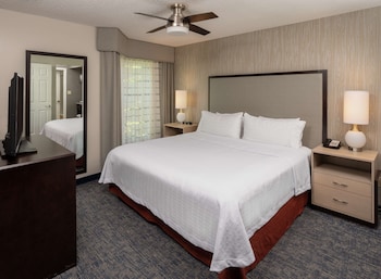 Suite, 1 Queen Bed, Accessible, Bathtub