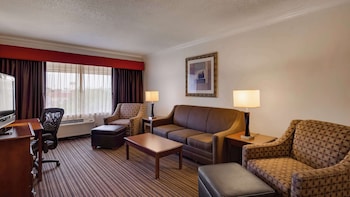 Suite, 2 Queen Beds, Non Smoking, Refrigerator & Microwave (Living Room;with Sofabed)