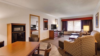 Suite, 2 Queen Beds, Non Smoking, Refrigerator & Microwave (Living Room;with Sofabed)