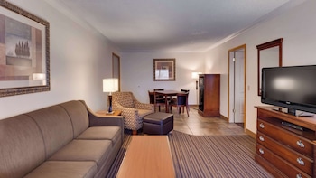 Suite, 2 Queen Beds, Non Smoking, Refrigerator & Microwave (Living Room;with Sofabed)