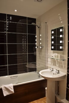 Superior Double Room, Ensuite, City View (Victoria Room 4 Poster)