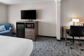 Suite, 1 King Bed, Non Smoking