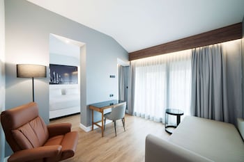 Suite, Balcony