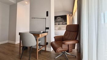 Suite, Balcony