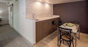 Suite, 1 King Bed, Non Smoking, Jetted Tub