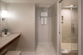 Suite, 1 King Bed, Non Smoking, Jetted Tub