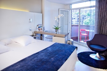 Room (2x2 Family Plan)