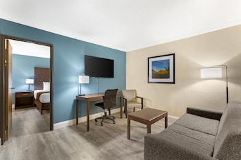 Suite, 1 King Bed, Non Smoking (with Sofabed)