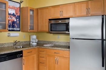 Suite, 2 Bedrooms, Fireplace (Mobility/Hearing Access, Roll-in Shwr)