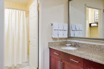 Suite, 2 Bedrooms, Fireplace (Mobility/Hearing Access, Roll-in Shwr)