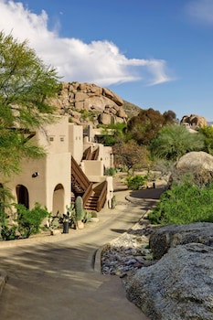 Casita - Room with 2 Double Beds - Mobility and Hearing Accessible