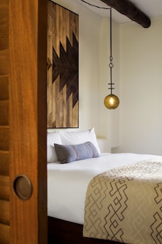 Room, 1 King Bed, Accessible (Roll-in Shower)