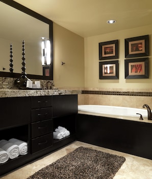 Suite, 3 Bedrooms