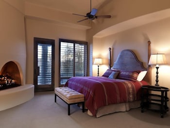 Room, 4 Bedrooms (Hacienda)