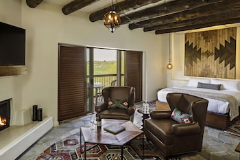 Room, 1 King Bed, Accessible (Roll-in Shower)