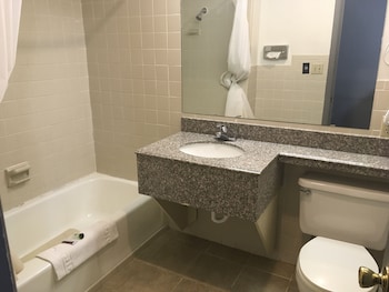 Suite, 3 Queen Beds, Smoking