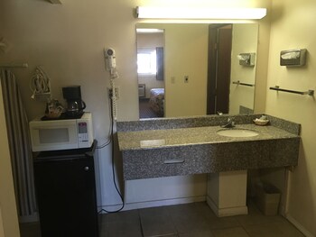 Standard Room, 2 Queen Beds, Non Smoking