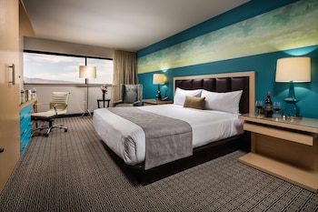 Grand Room, 1 King Bed (Deluxe)