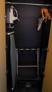 Deluxe Room, 1 King Bed, Accessible, Tower