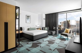Studio, 1 King Bed, Tower