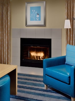 Suite, 2 Bedrooms, Accessible, Fireplace (Kitchen, Mobility/Hearing, Shower)