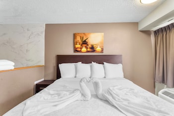 Deluxe Room, 1 King Bed (Smoke Free, Jetted Tub)