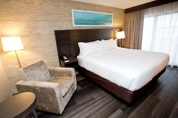 Standard Room, 1 King Bed, River View