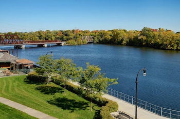 Premium Room, 1 King Bed, River View