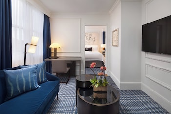 Suite, 1 Bedroom (Mobility/Hearing Access, Roll-In Shwr)