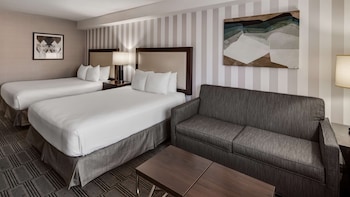 Suite, 2 Queen Beds, Accessible, Bathtub