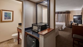 Standard Room, 2 Queen Beds, Accessible, Bathtub