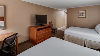 Standard Room, 2 Queen Beds, Accessible, Bathtub
