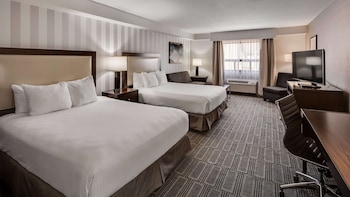 Suite, 2 Queen Beds, Accessible, Bathtub