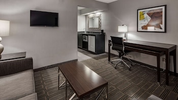 Suite, 1 King Bed, Non Smoking