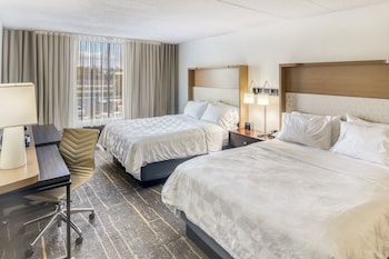 Standard Room, 2 Queen Beds, Refrigerator