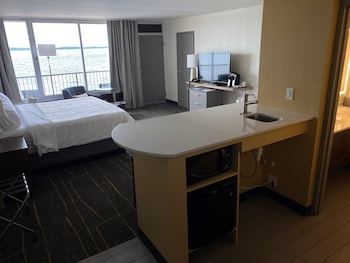 Standard Room, 1 King Bed, Jetted Tub