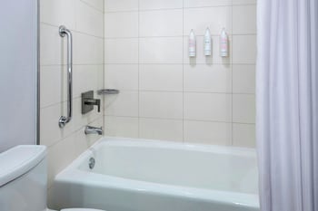Club Room, 1 King Bed