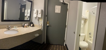 Room, 2 Queen Beds, Poolside