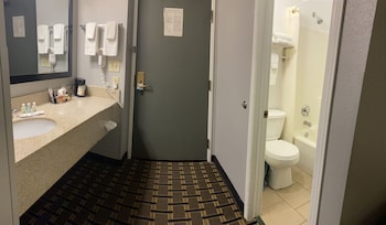 Room, 2 Queen Beds, Poolside