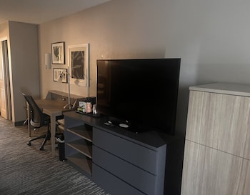 Room, 2 Queen Beds, Accessible, Non Smoking (Roll-in Shower)