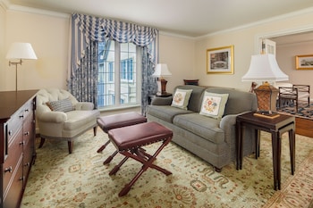 Deluxe One Bedroom Suite